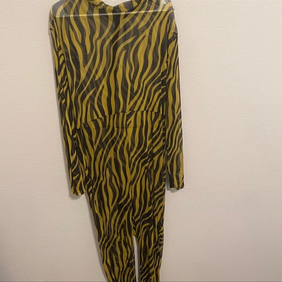 Zebra yellow print jumpsuit - Picture 3 of 3